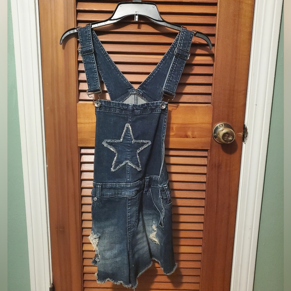Blue Jean shorts with a star on the front